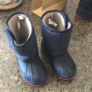 Like new worn once toddler size 8 winter snow boots from old navy